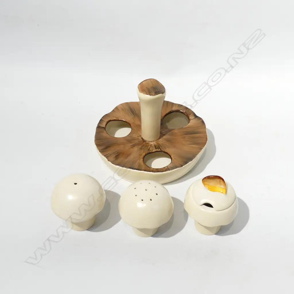 CARLTONWARE MUSHROOM CONDERMENT H100 W140MM Image 1++
