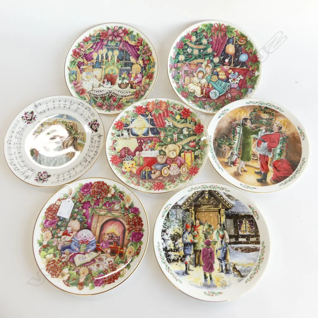 7 ROYAL DOULTON CHRISTMAS PLATES D 210 MM Image 1++
