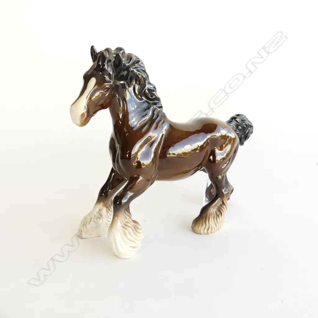 BESWICK BROWN CANTERING SHIRE HORSE L. 250MM Image 1++