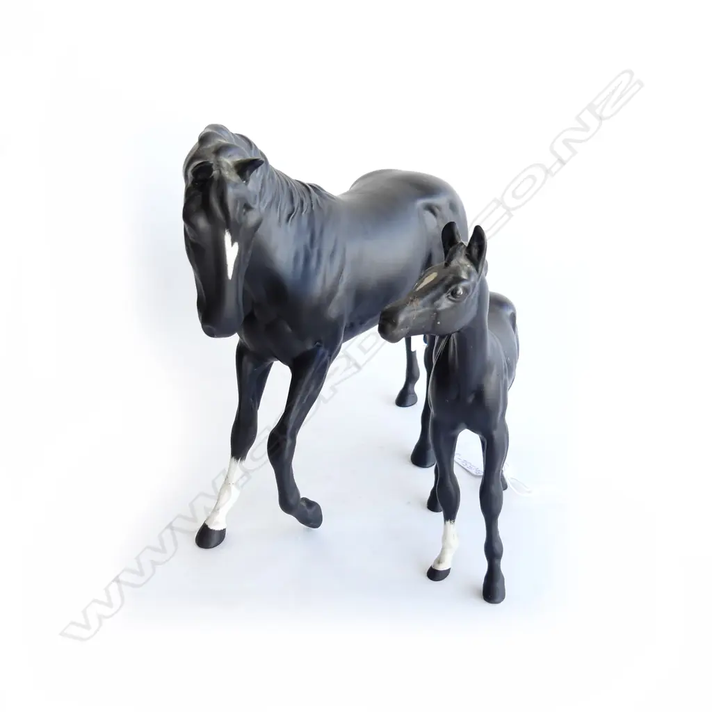 BESWICK 'BLACK BEAUTY' HORSE (L240MM) & FOAL (L130MM) FIGURINES, MATTE BLACK Image 1++