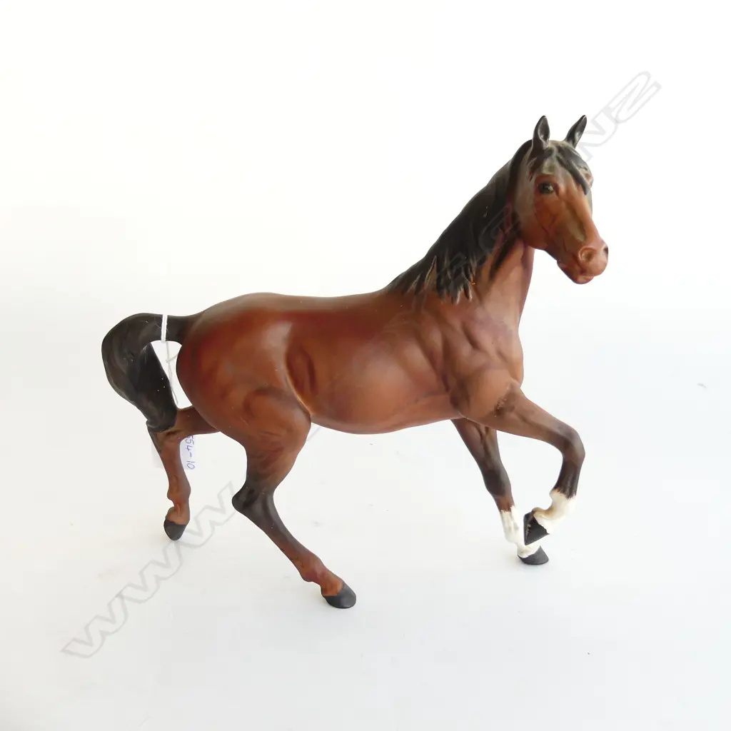 BESWICK HORSE, MATTE BROWN, L. 230MM Image 1++
