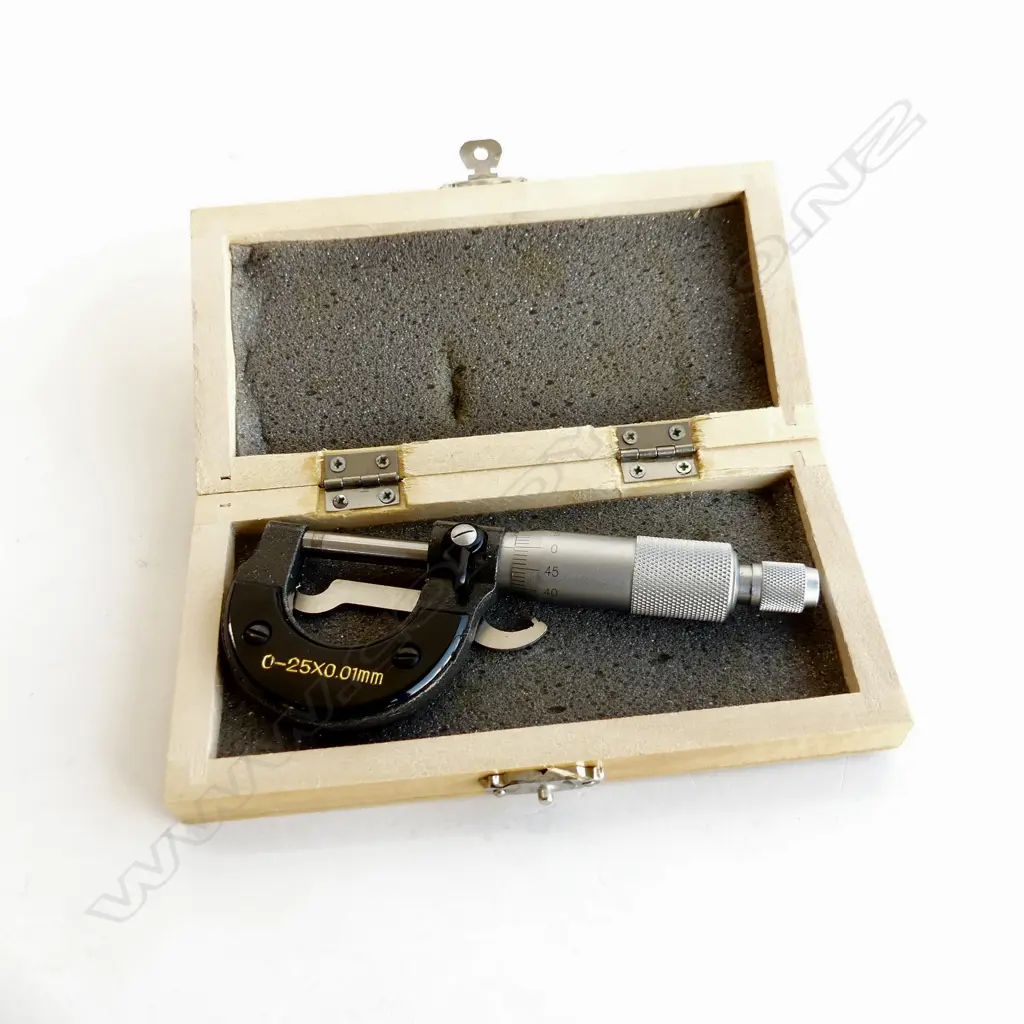 MICROMETER IN WOODEN BOX  Image 1++