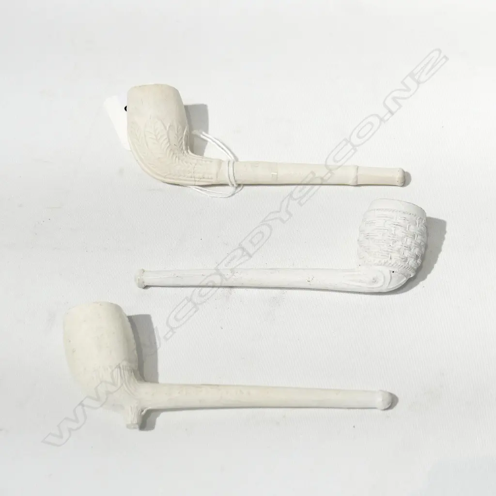 THREE CLAY SMOKERS' PIPES  Image 1++