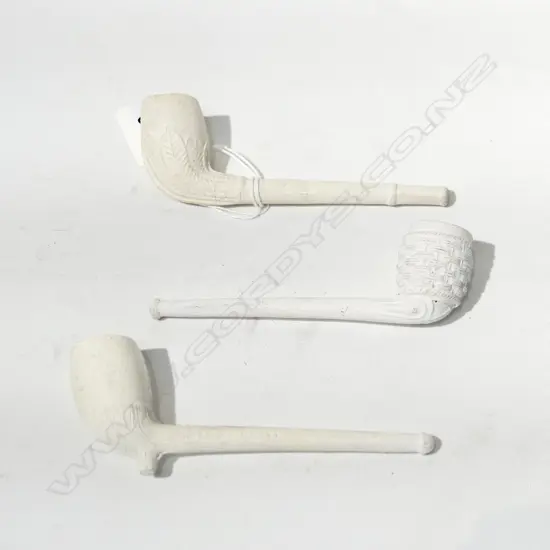 THREE CLAY SMOKERS' PIPES 