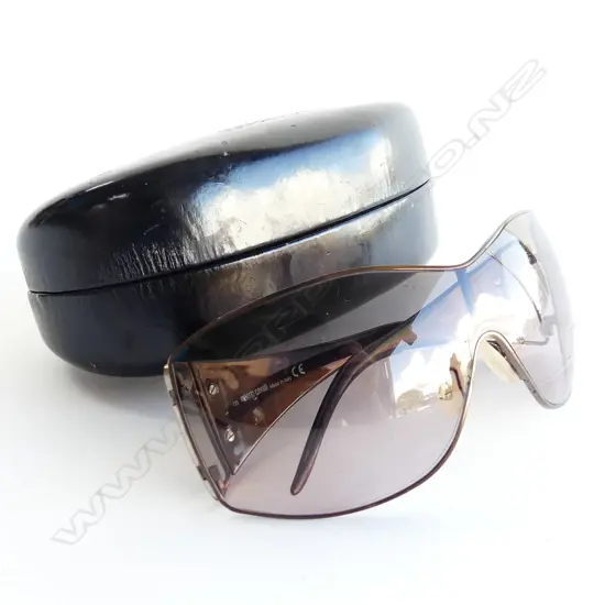 ROBERT CAVALLI SUNGLASSES, IN CASE 