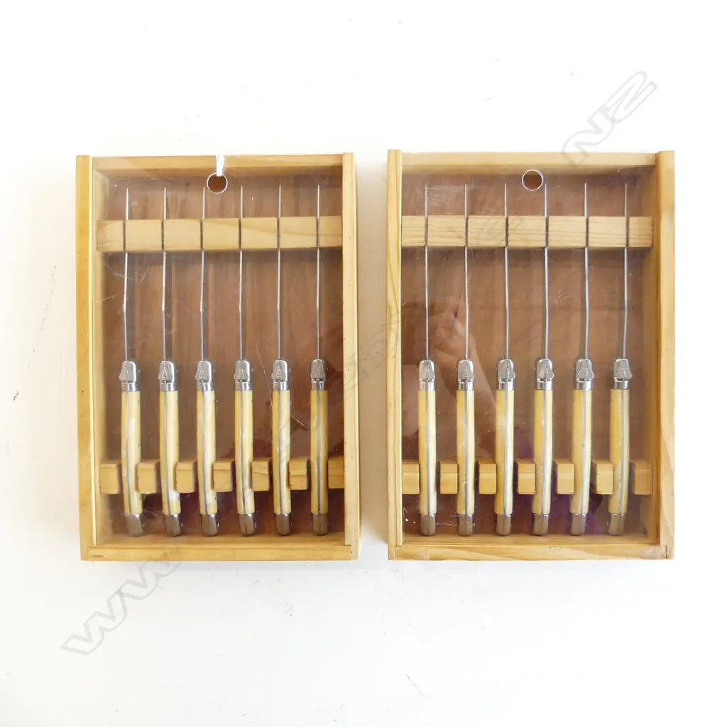2 BOXES OF 6 LAGUIOLE STYLE STEAK KNIVES L.230mm Image 1++