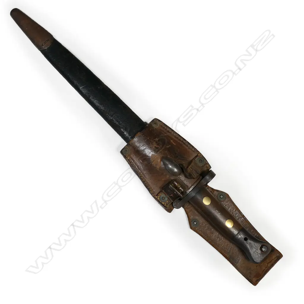 12' WILKINSON LONDON BAYONET, WOODEN HANDLE, WITH SHEATH & LEATHER BELT HOLDER, L.300mm Image 1++
