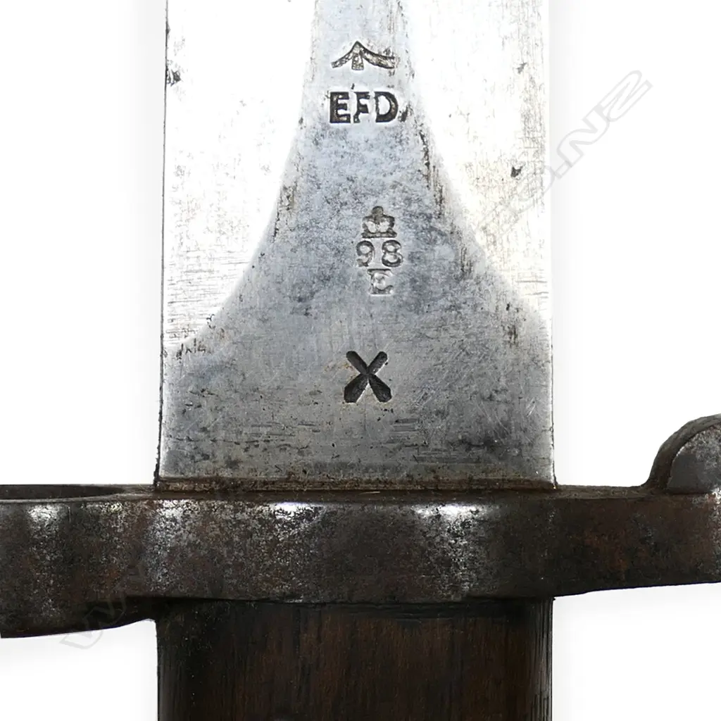 12' WILKINSON LONDON BAYONET, WOODEN HANDLE, WITH SHEATH & LEATHER BELT HOLDER, L.300mm Image 1++