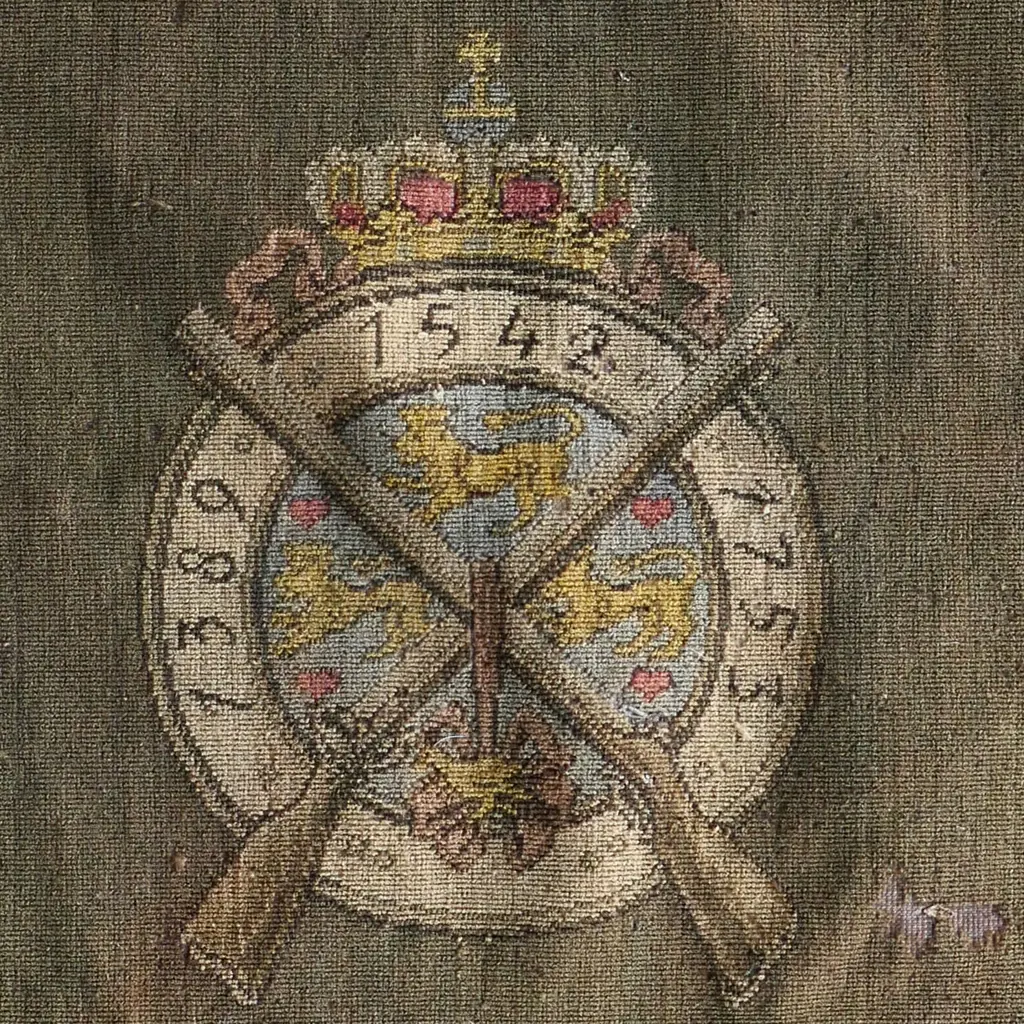AN OLD BRITISH ARMORIAL MILITARY CLOTH,  680 x 700mm Image 1++