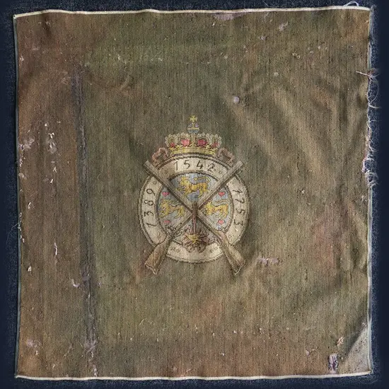 AN OLD BRITISH ARMORIAL MILITARY CLOTH,  680 x 700mm