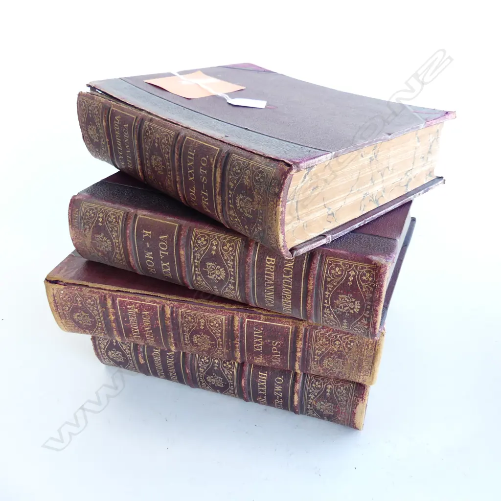4 VINTAGE ENCYCLOPAEDIA BRITANNICA BOOKS Image 1++