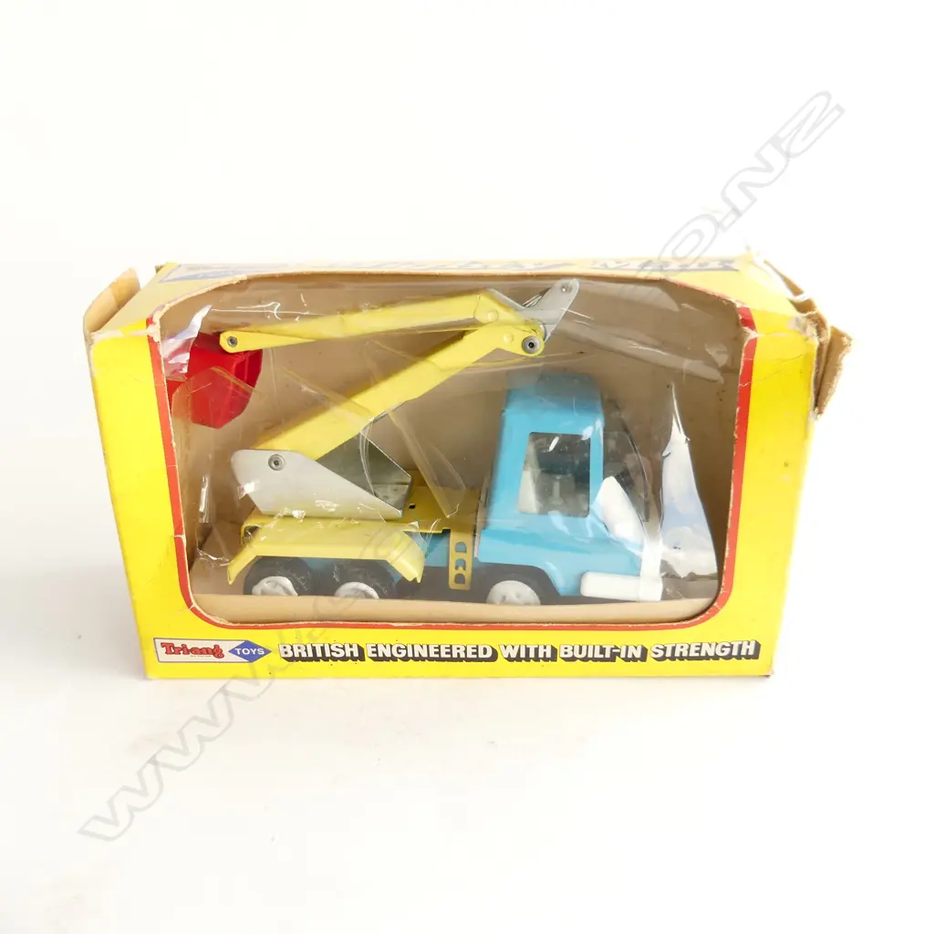TRIANG MADE IN NZ 'HIGHLIFT PLATFORM' BY TRIANG PEDIGREE AUCKLAND, IN BOX L. 175MM Image 1++