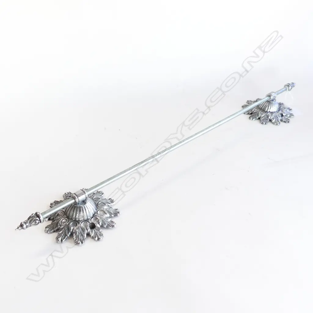 VINTAGE SILVER METAL TOWEL RAIL L.650mm Image 1++