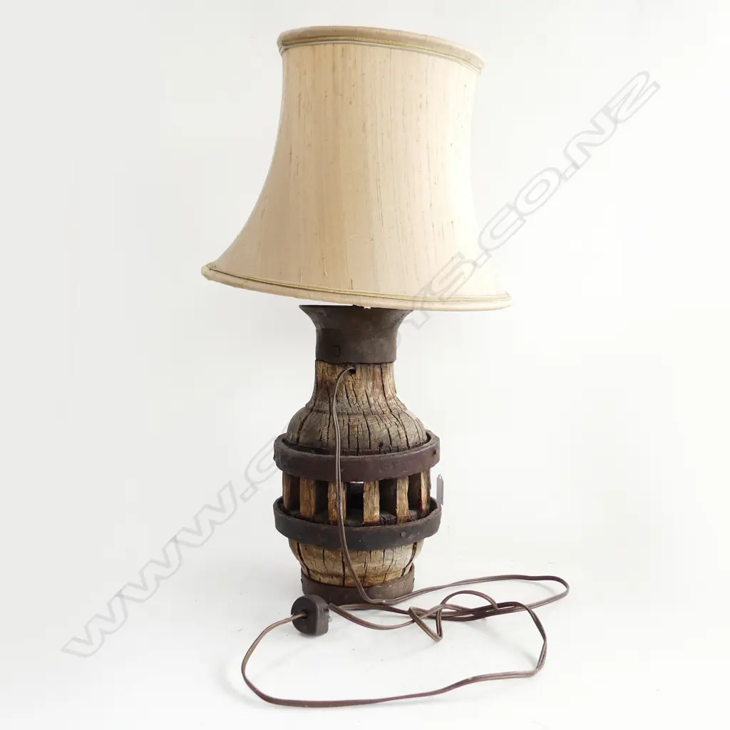WAGON WHEEL CENTER TABLE LAMP H640MM Image 1++