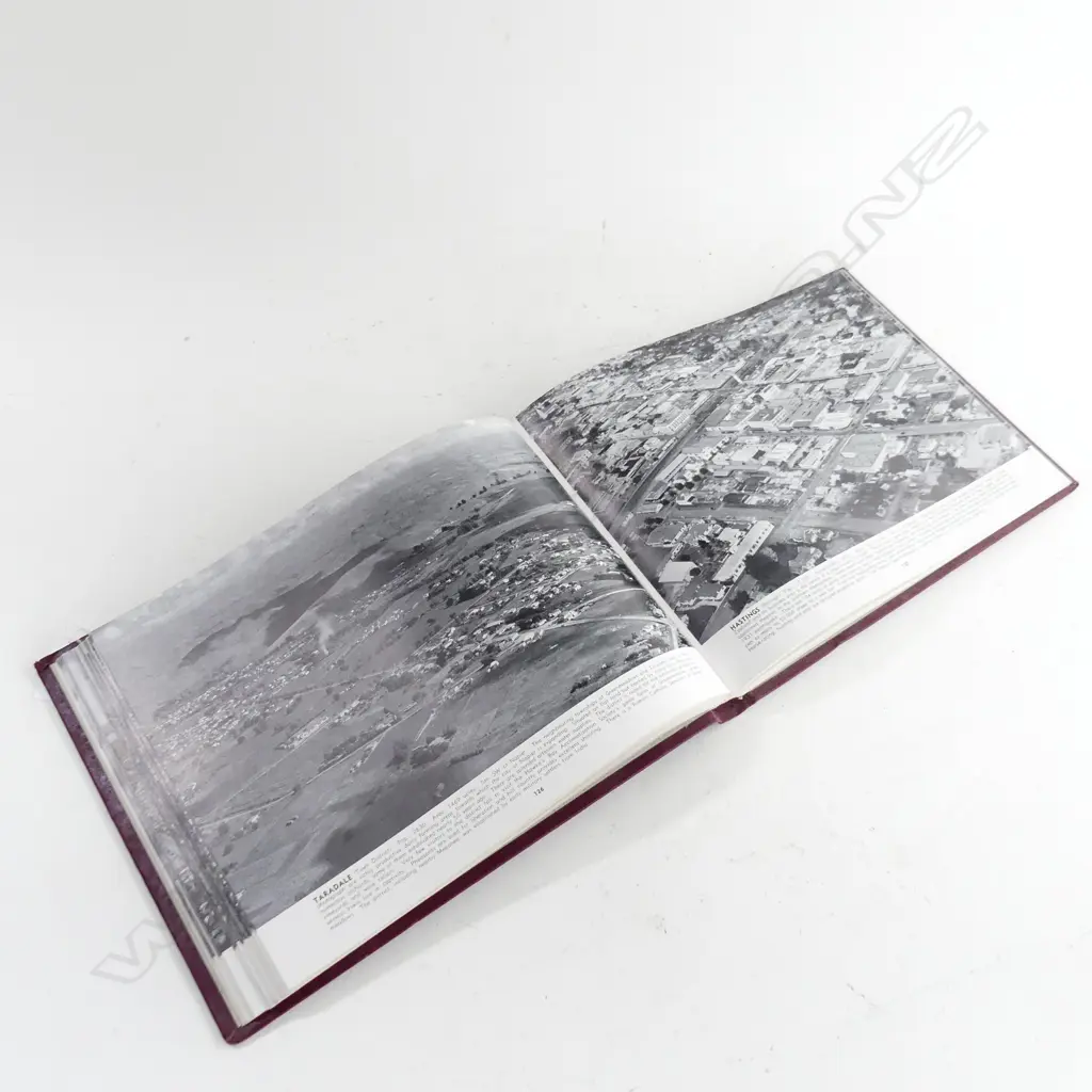 1ST ED WHITES PICTORIAL REF OF NZ L220 W280MM Image 1++