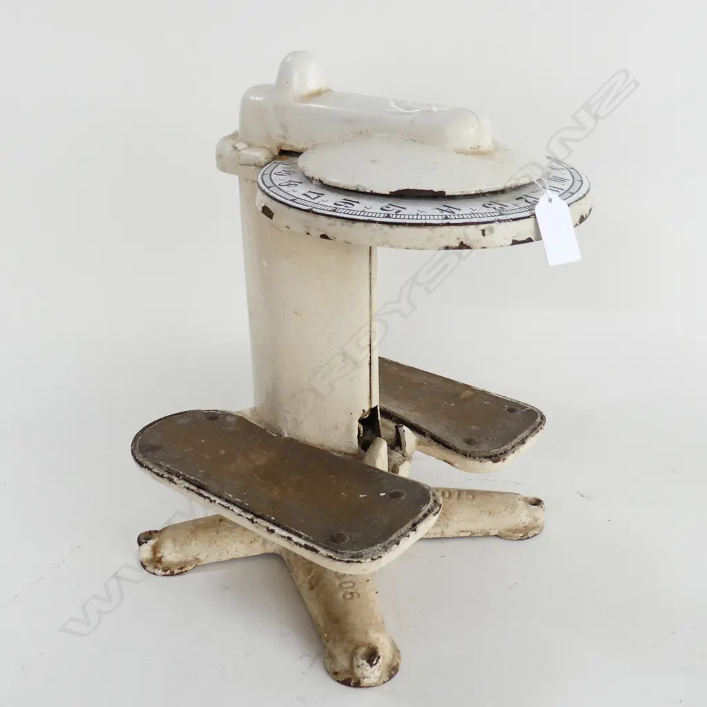 SET OF VINTAGE CAST IRON & ENAMAL BATHROOM SCAL;ES  H340MM Image 1++
