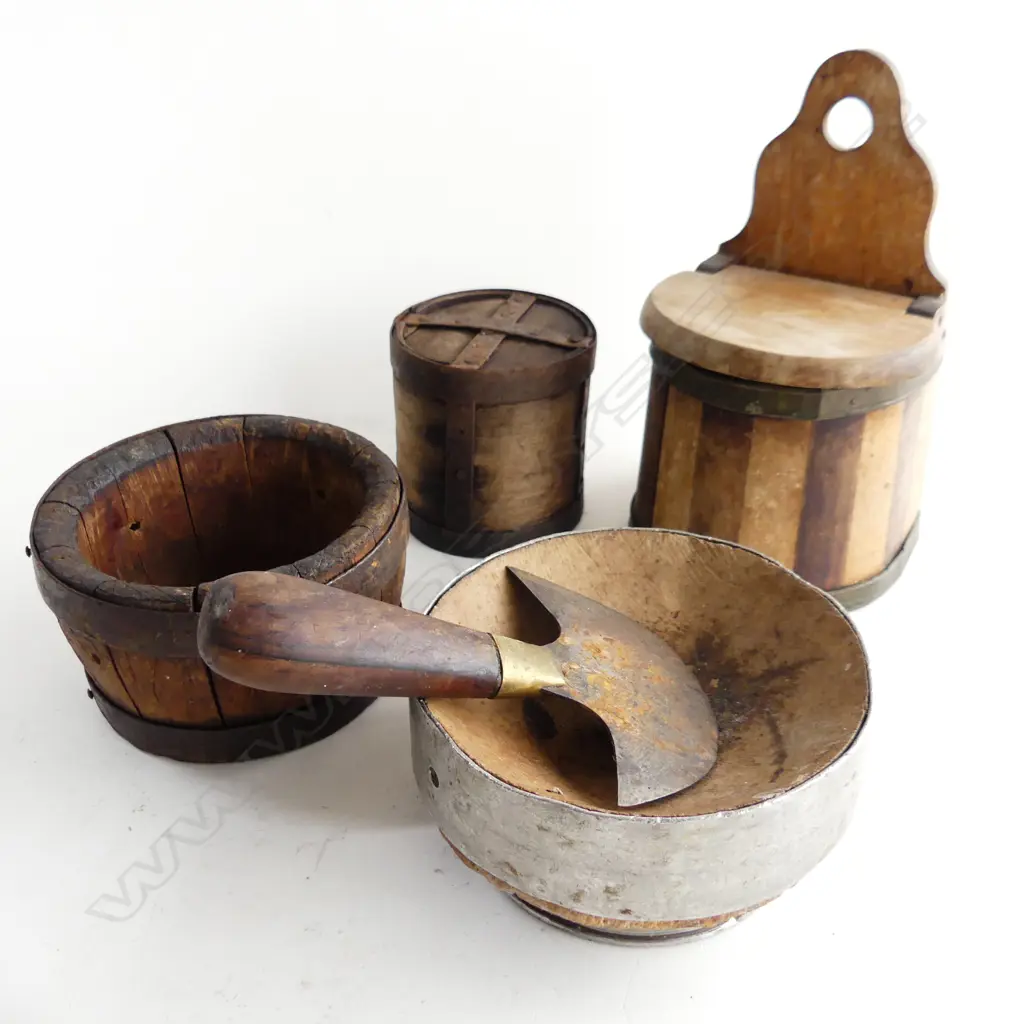 4 VINTAGE KITCHEN TREEN PCS Image 1++
