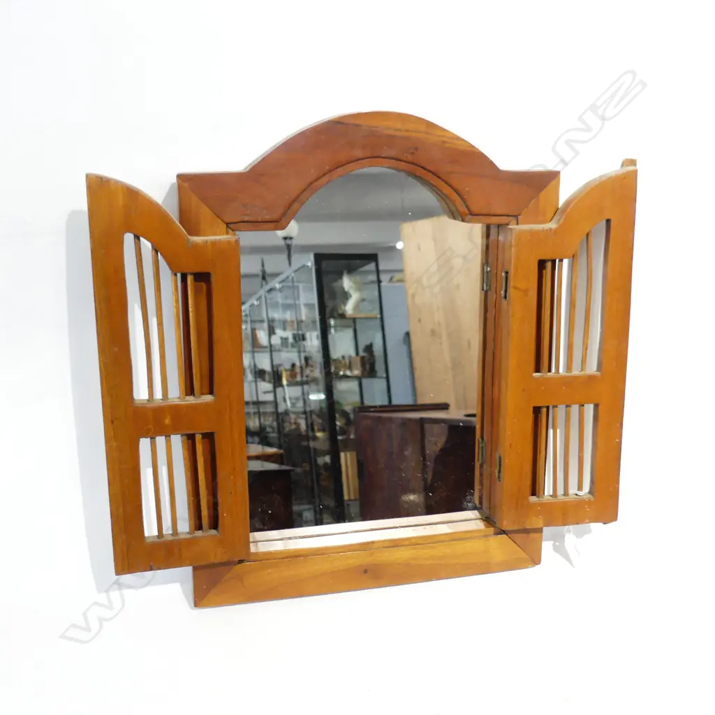 WOODEN MIRROR w. SHUTTERS 455x355mm Image 1++