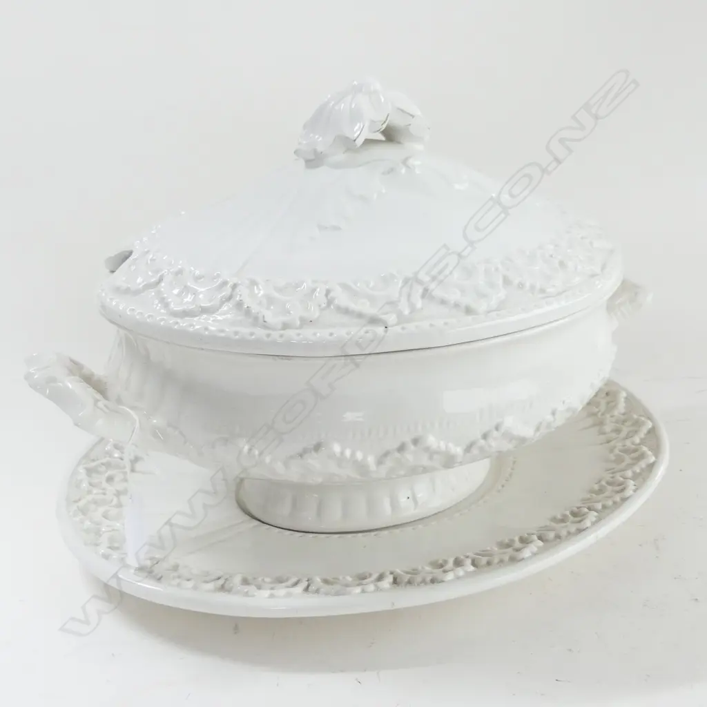 LG WHITE ITALIAN LIDDED TUREEN  Image 1++