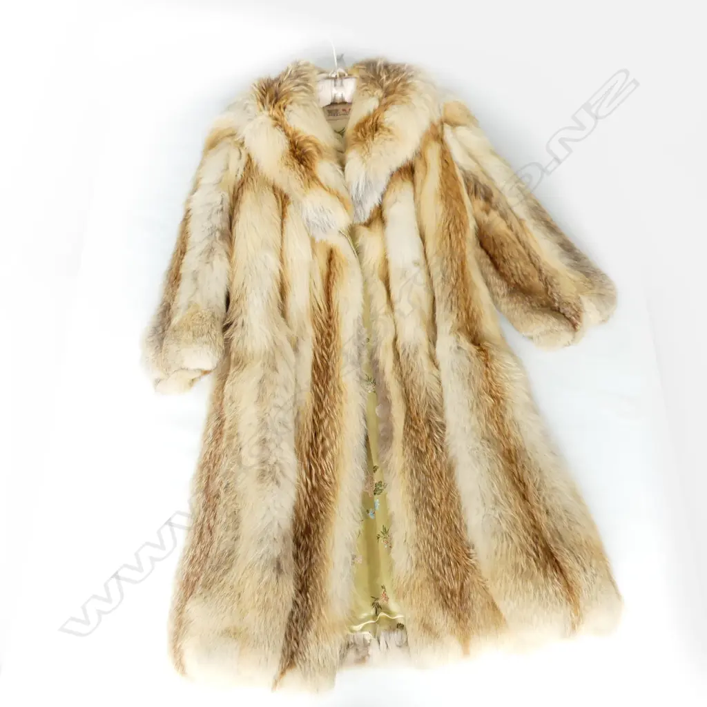 CHINESE FOX FUR COAT Image 1++