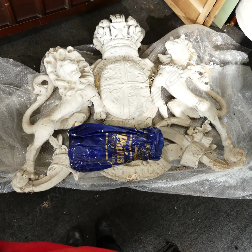LARGE OLD PLASTER BRITISH ROYAL COAT OF ARMS some distress Ex. Phillips auction England Image 1++