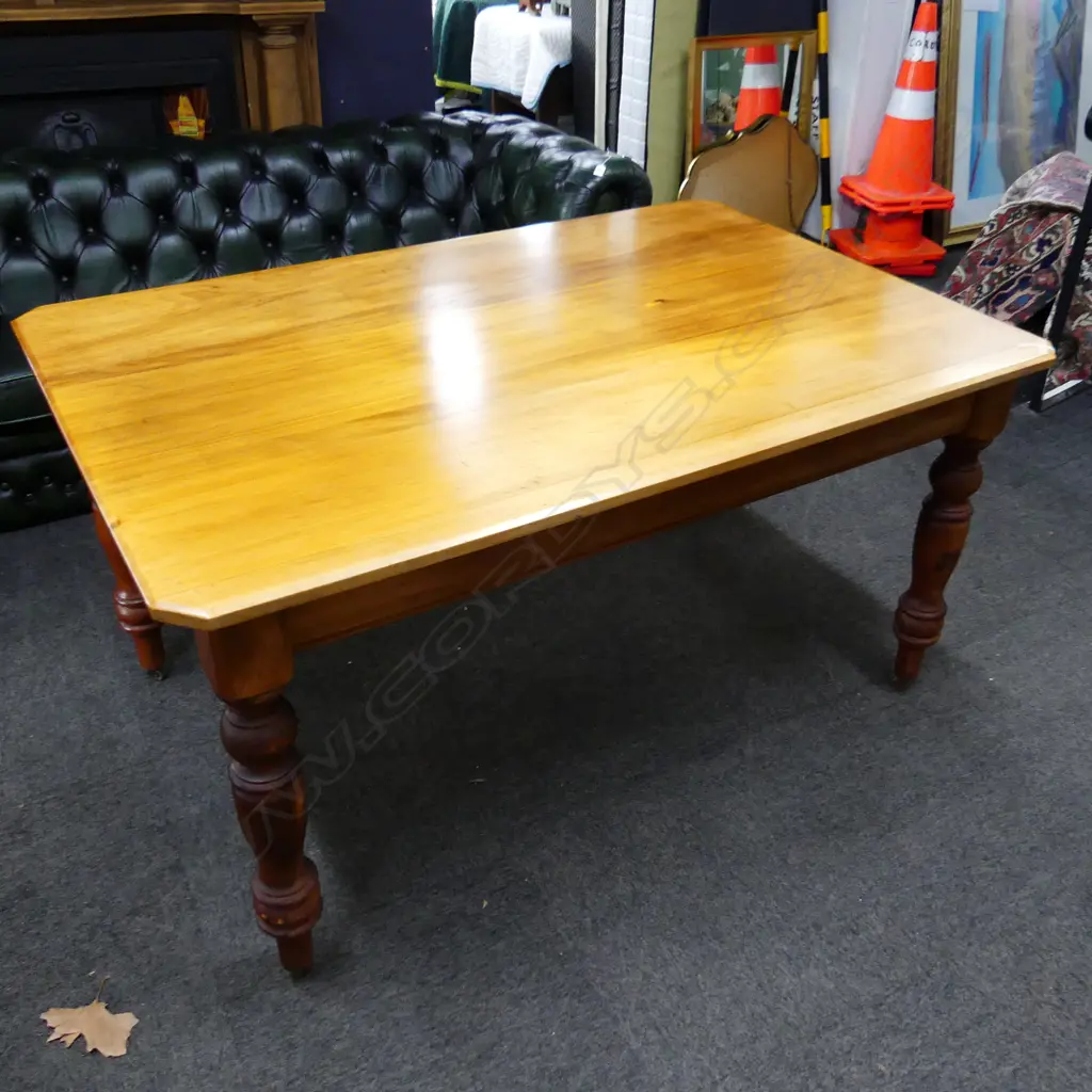 COLONIAL TABLE Image 1++