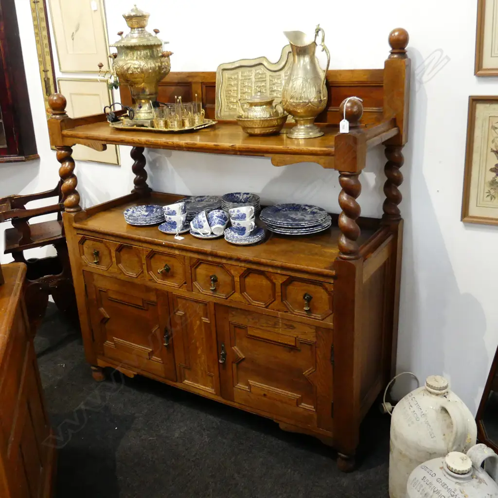 VICTORIAN OAK COURT CUPBOARD Image 1++