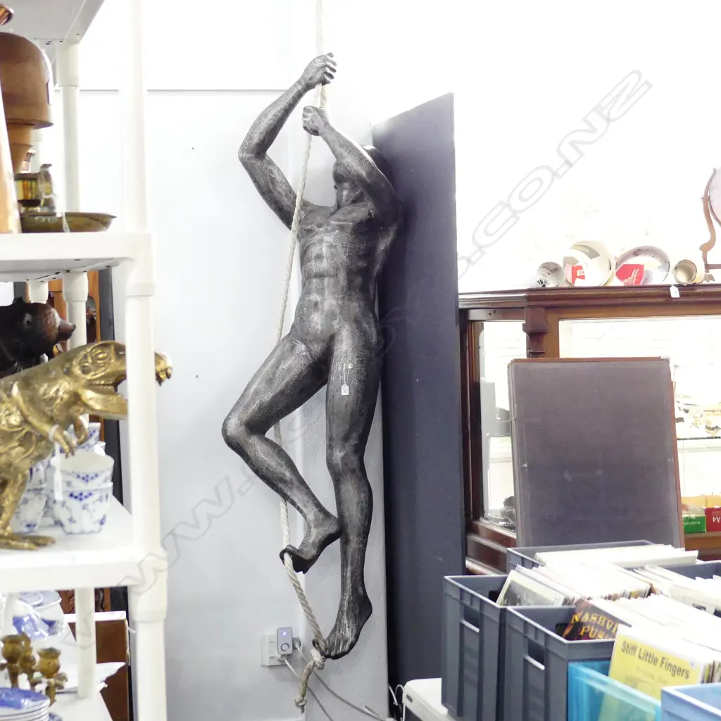 LIFE SIZE METAL MAN CLIMBING ROPE H.2100mm Image 1++