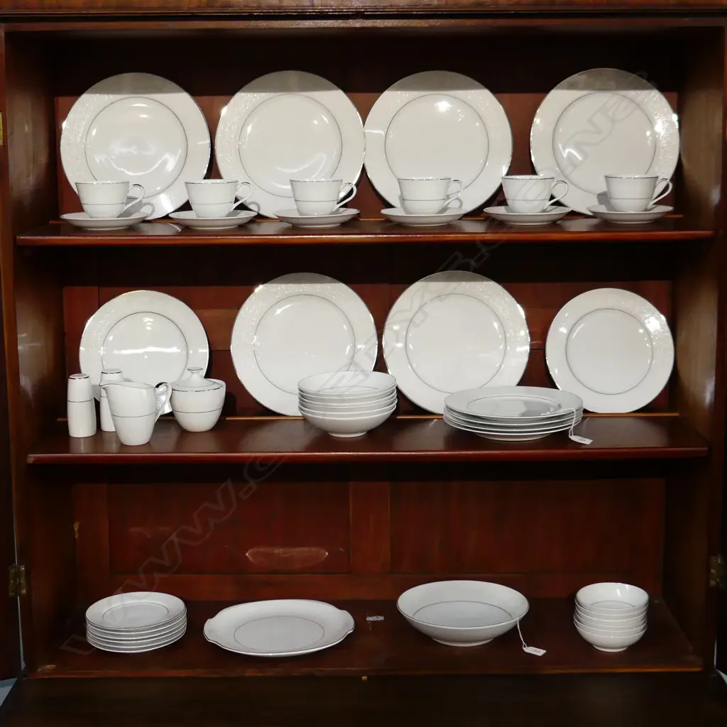 JAPANESE YAMATO ROYALTY 6 PLACE SETTING FULL DINNER SERVICE...as new Image 1++