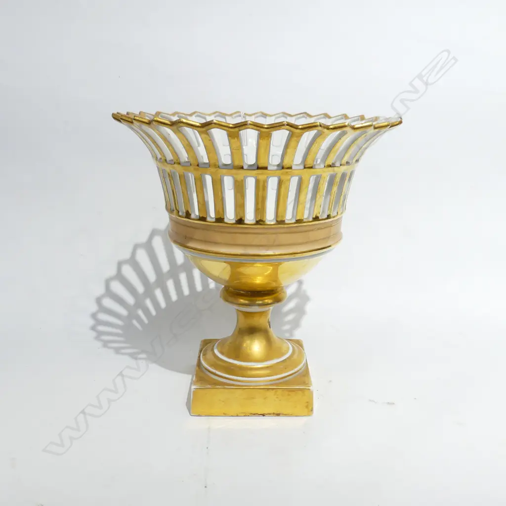 19TH CENTURY FRENCH GILDED PORCELAIN RETICULATED CORBEILLE COMPOTE (A.F) H. 240 DIA 225MM Image 1++