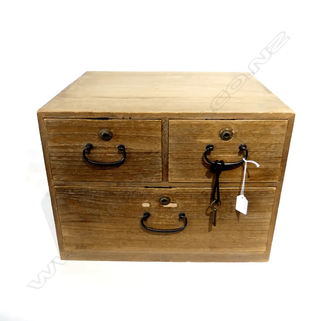 JAPANESE VINTAGE BEDSIDE / COLLECTORS CHEST 3 drawers w kwy unpolished finish 440 x 360 x 325mm. Image 1++