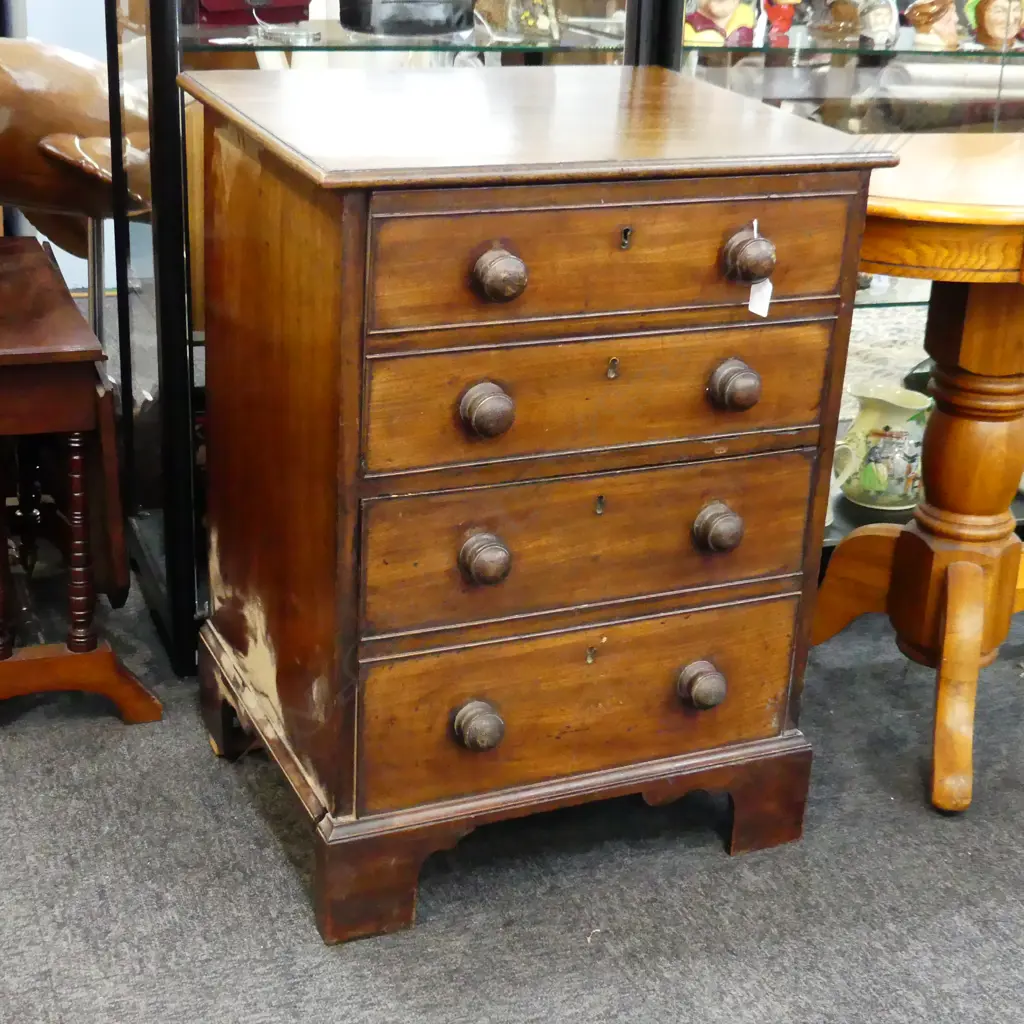 VICTORIAN MAHOGANY COMMODE CHEST Image 1++