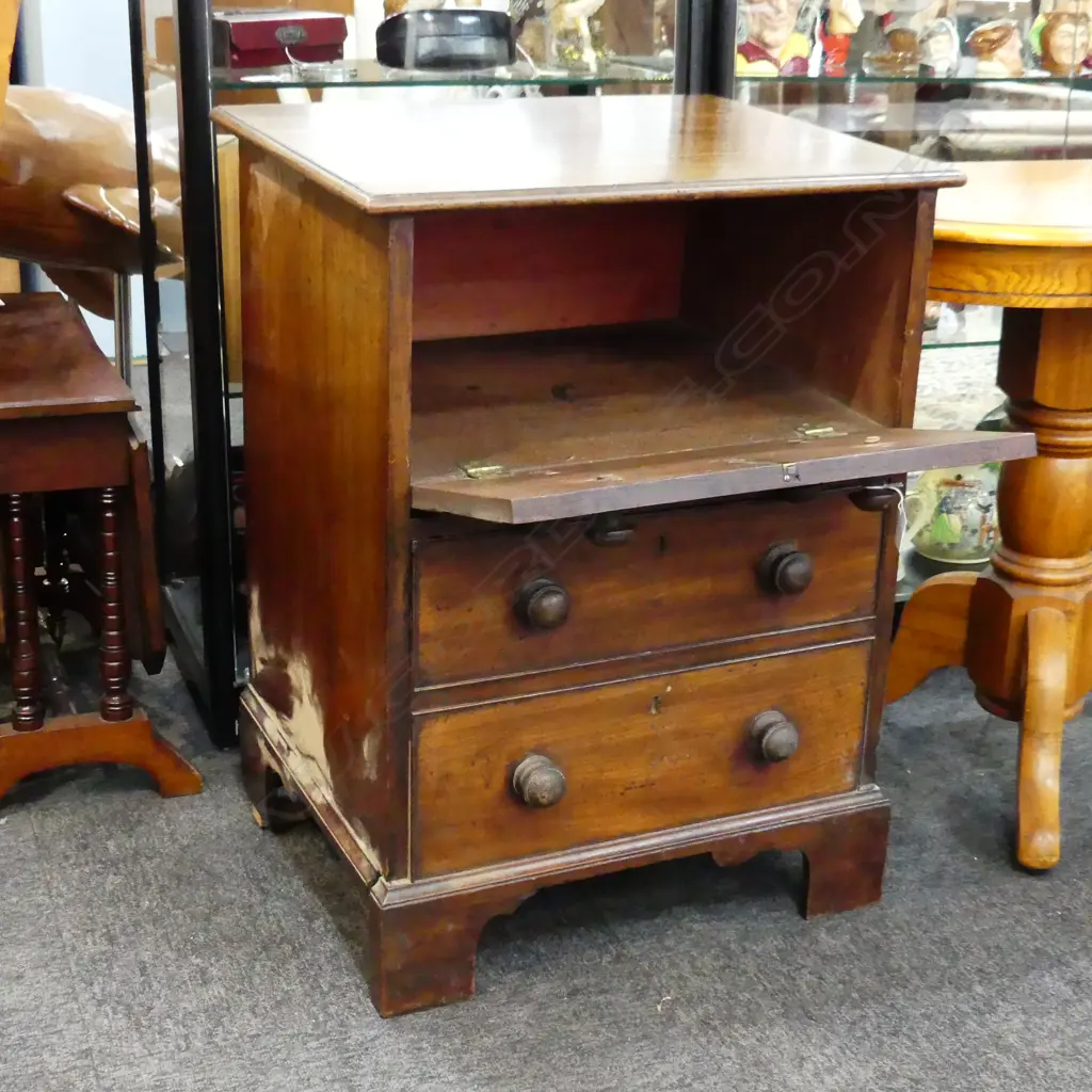 VICTORIAN MAHOGANY COMMODE CHEST Image 1++