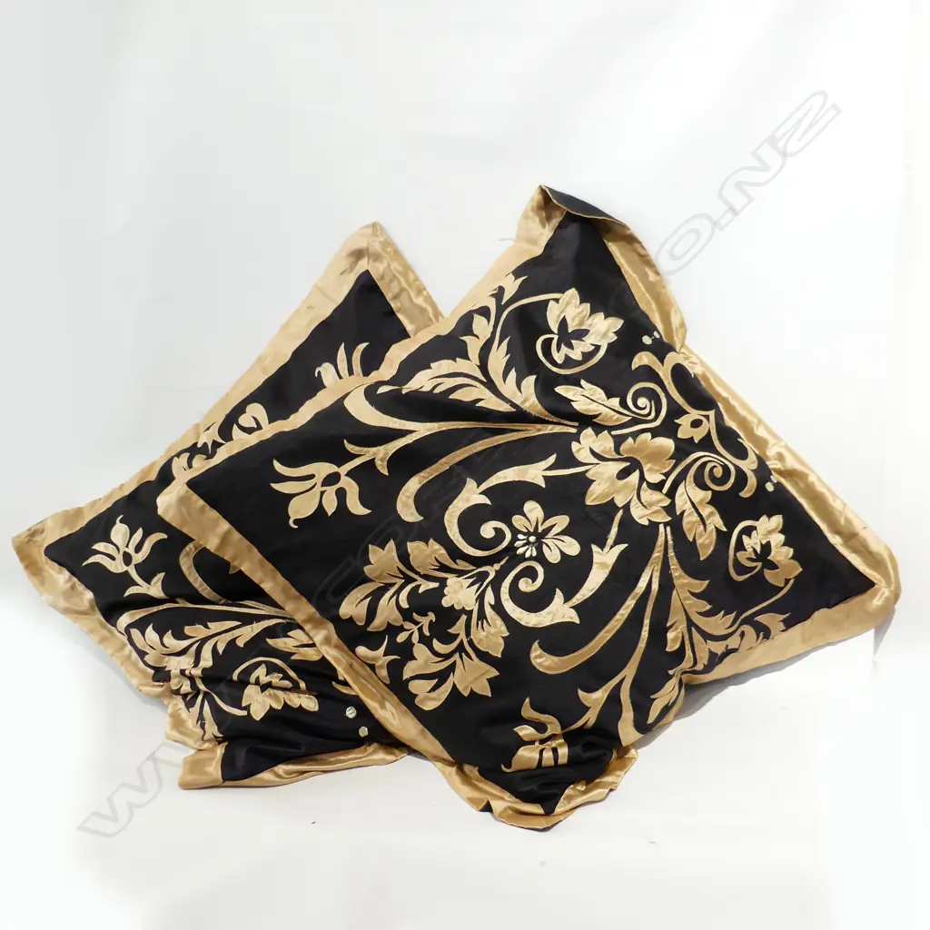 PR OF EUROPEAN STYLE DECRITIVE CUSHIONS BLACK & GOLD W270MM Image 1++
