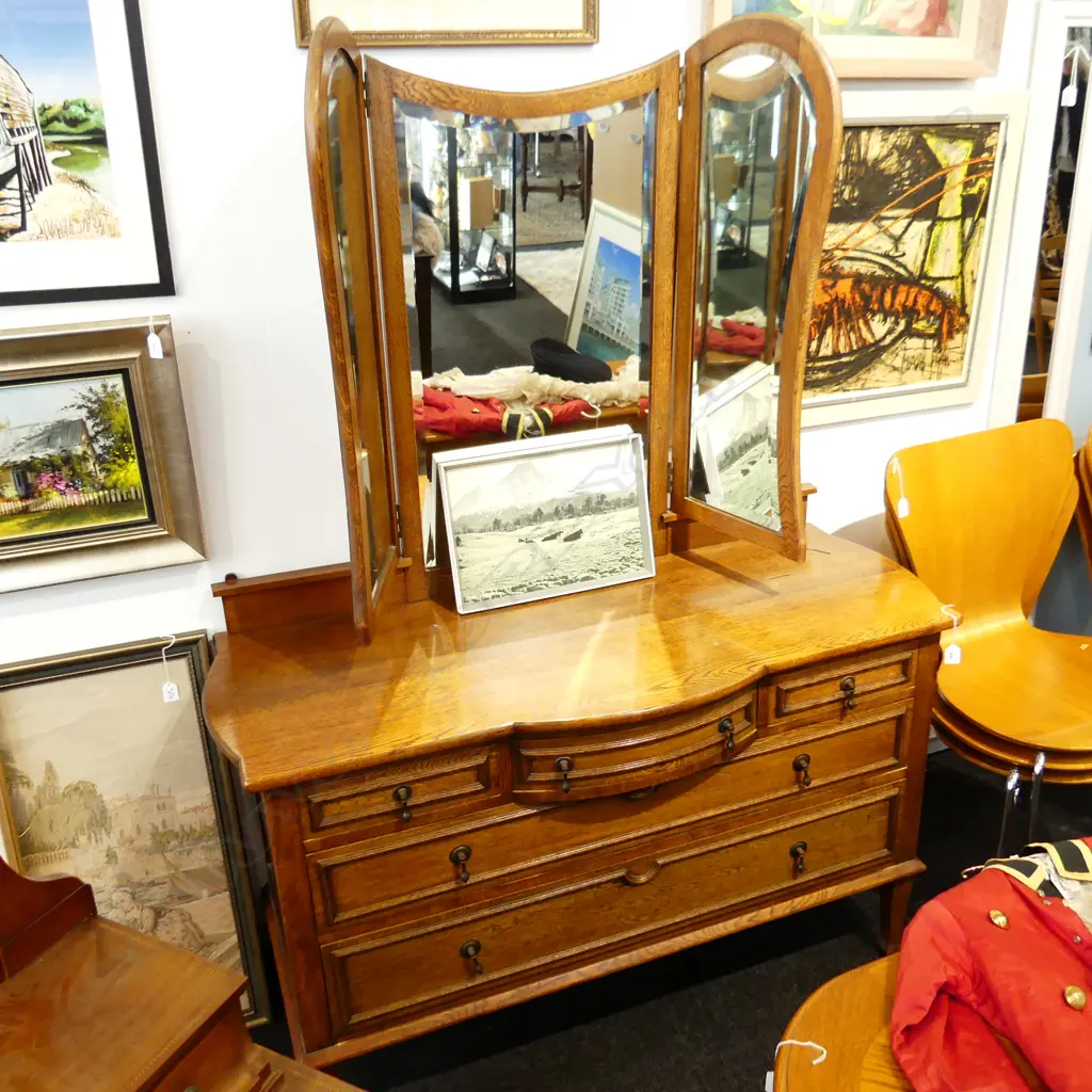 OAK DRESSING TABLE w. 3 WAY MIRROR 1280x520mm Image 1++