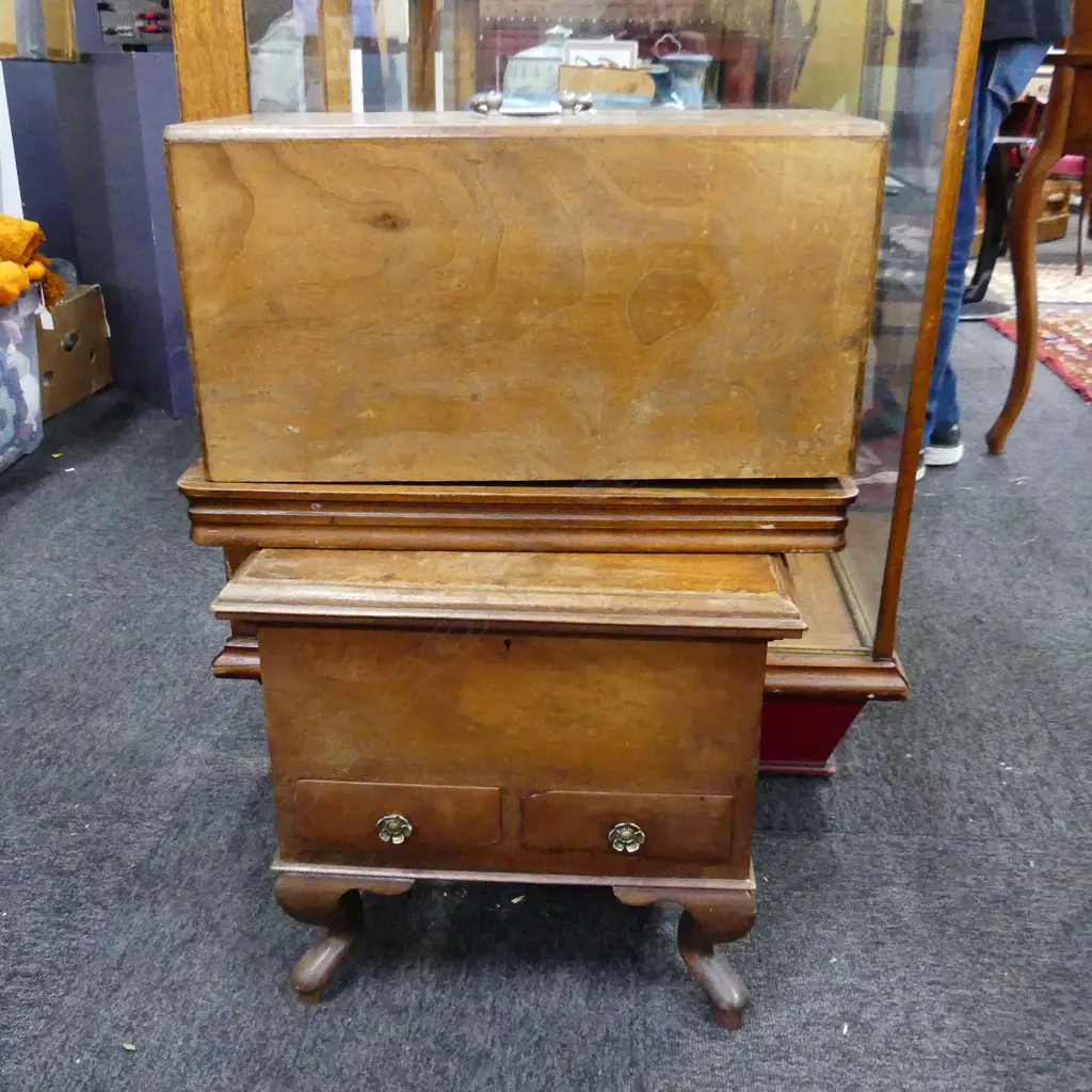 VINTAGE GERMAN WERTHEIM SEWING MACHINE + SEWING BOX Image 1++