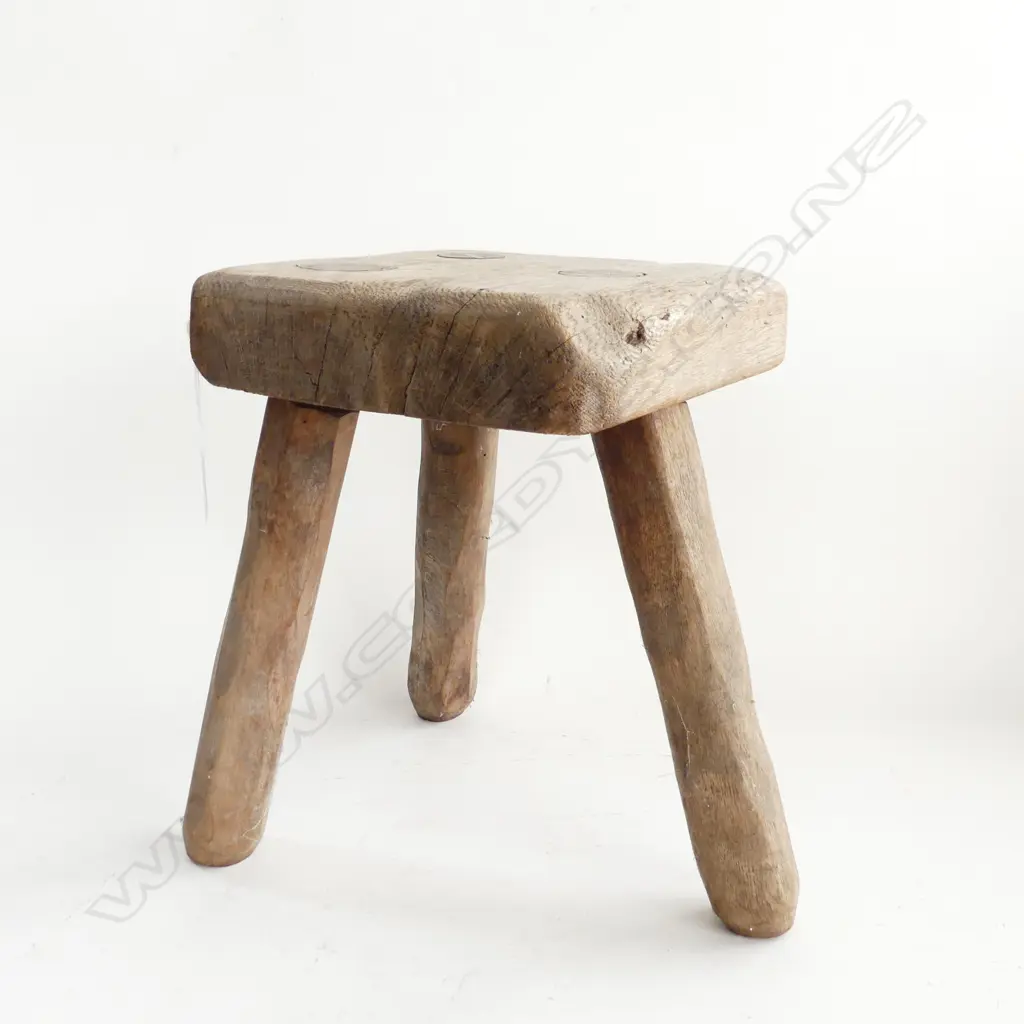 SMALL 3 LEGGED WOOD MILKING STOOL H310MM Image 1++