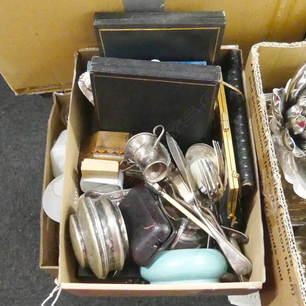 BOX LOT CASED CUTLERY, 3 PURSES ETC Image 1++