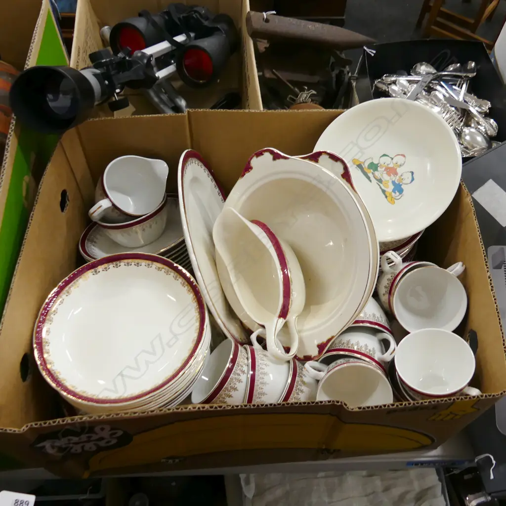 MYOTT 'ROYALTY' LG DINNER SERVICE IINCL SERVING DISHES & TEA SET  Image 1++