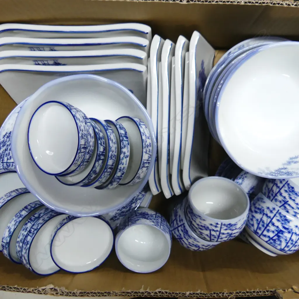 BOX ORIENTAL BLUE & WHITE CHINA - ALL BLUE LEAFY PATTERN Image 1++