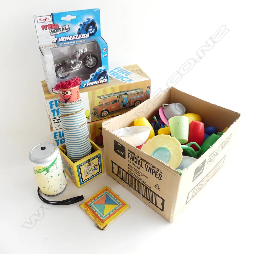 LOT ASST BOXED T/PLATE FIRE ENGINES/PLASTIC TEA SETS ETC  Image 1++