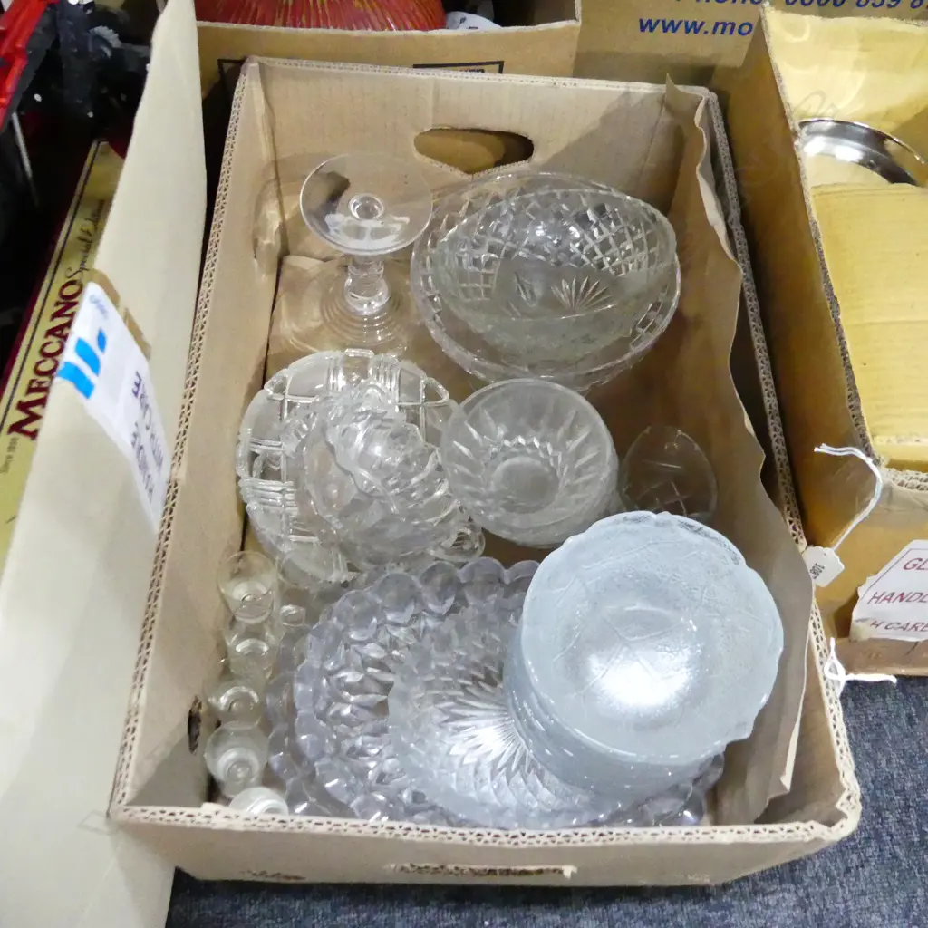 BOX LOT GLASS & CRYSTAL Image 1++
