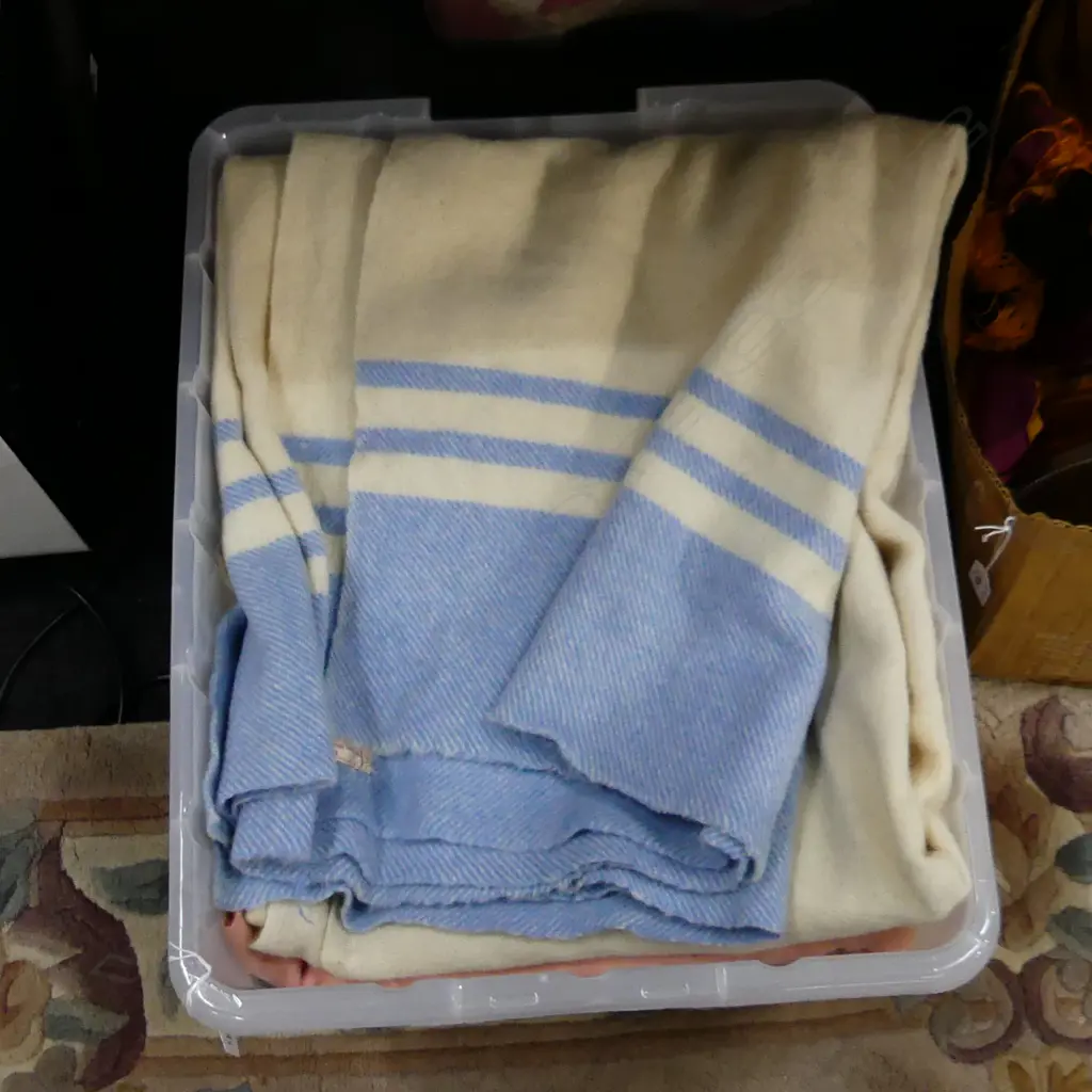 BOX LOT 4 WOOLLEN BLANKETS Image 1++