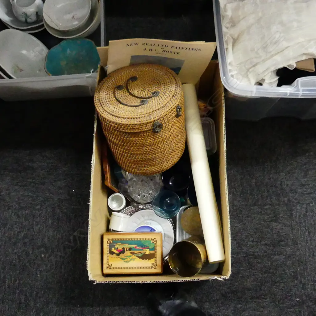 BOX ASST INCL VINTAGE COLOURED GLASS ETC.. Image 1++