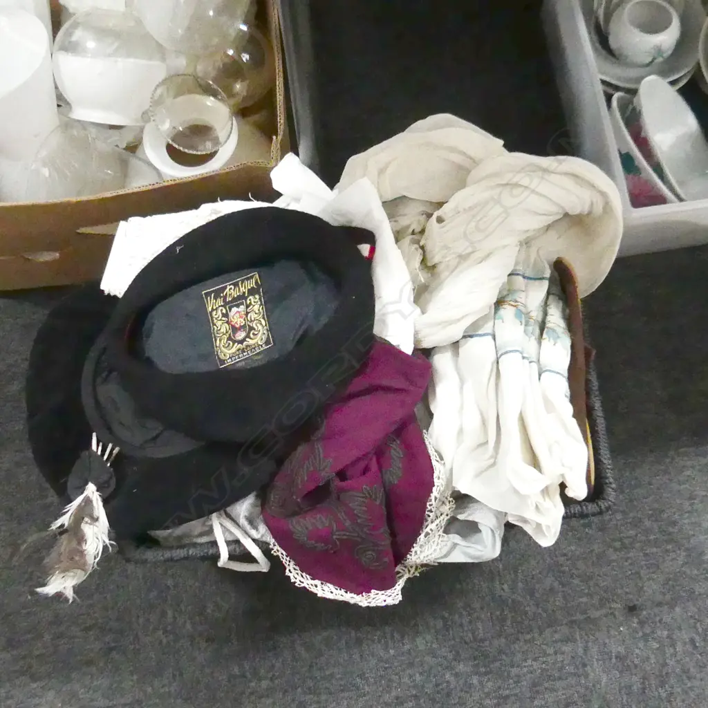 BASKET ANTIQUE & VINTAGE CLOTHING, HATS, SHOES, DRESSES, CORSET ETC... Image 1++