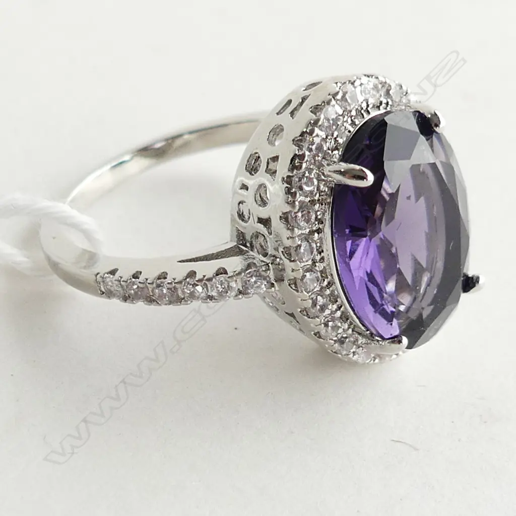 SILVER COLOURED OVAL PURPLE STONE/DIAMANTE DRESS RING Image 1++