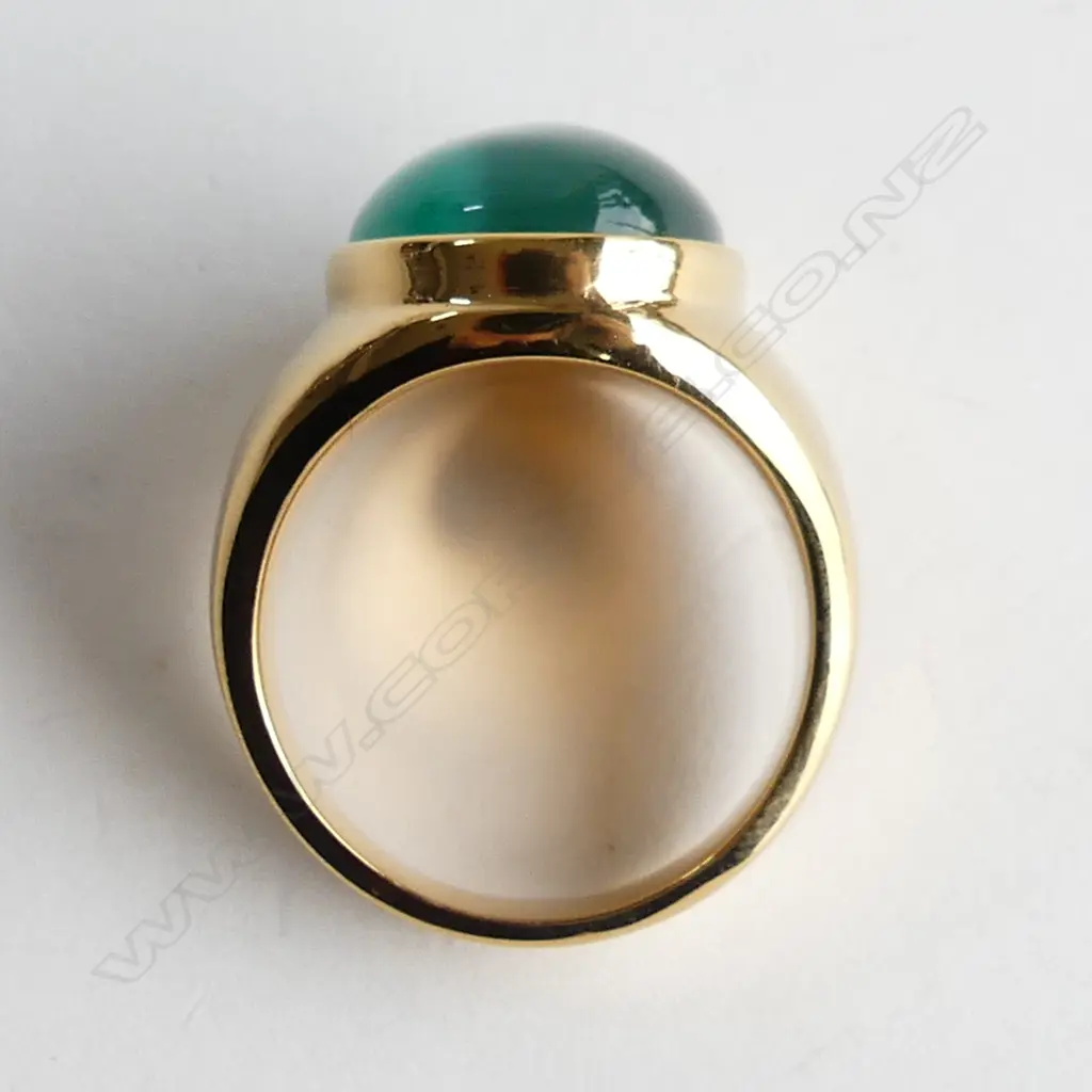 LG GOLD TONE & GREEN COLOUR STONE RING  Image 1++