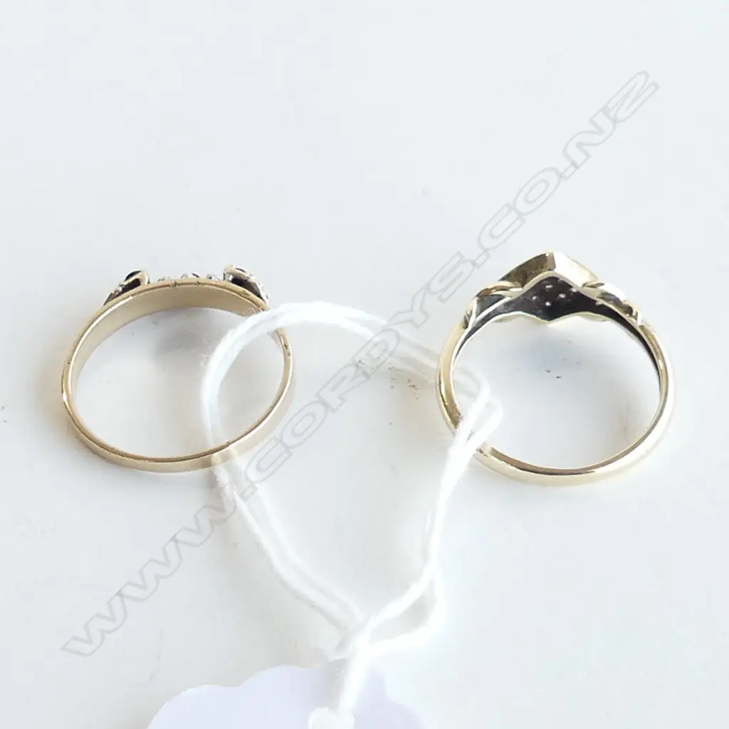2 X 9CT GOLD RINGS BOTH W DIAMONDS 1 W SAPPHIRES 3.9gms Image 1++