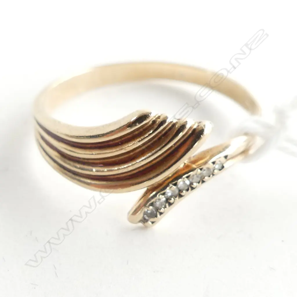 9CT GOLD & DIAMOND SET BAND 1.6GMS SIZE P Image 1++