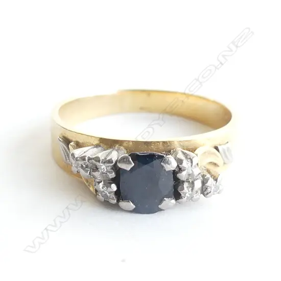 18CT SAPPHIRE  & DIAMOND RING 4.9gms SIZE N